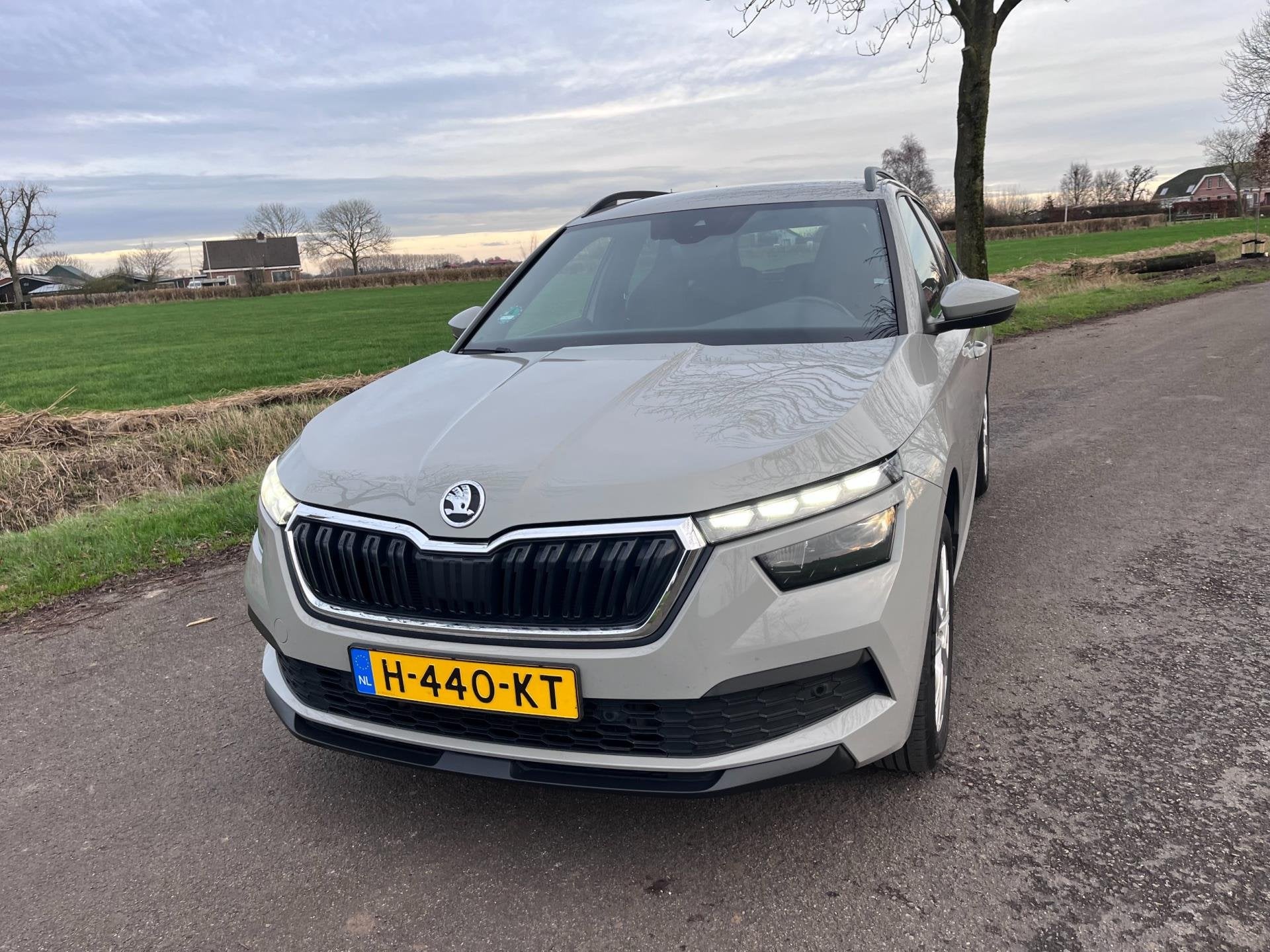 Skoda Kamiq 1.0 TSI Sport Business , DSG , Camera, Auto's, Gebruikt, Euro 6, 620 kg, Origineel Nederlands