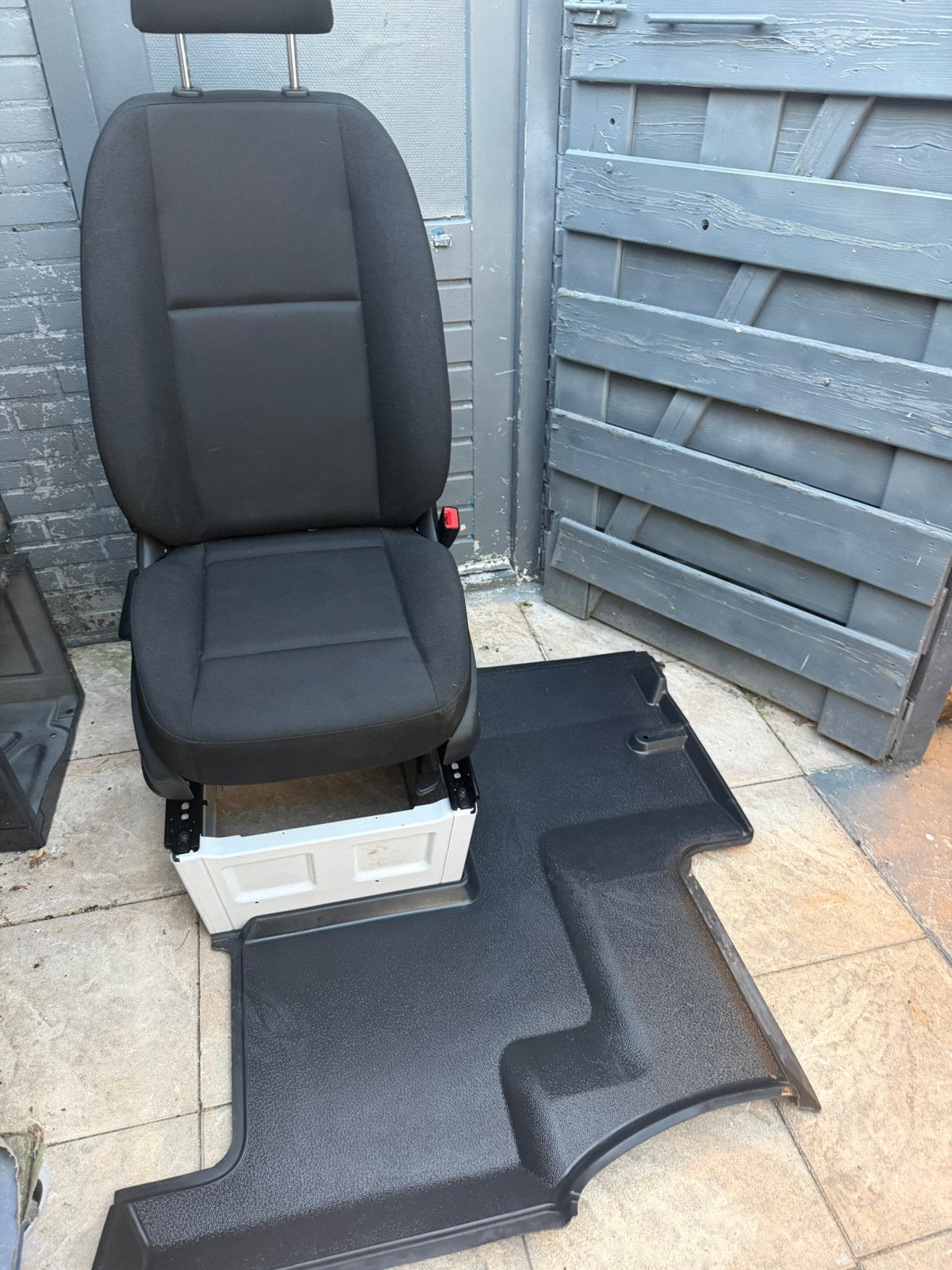 Nette bijrijdersstoel sprinter 907/910 met mat 500 euro, Auto-onderdelen, Interieur en Bekleding, Ophalen, Gebruikt, Mercedes-Benz