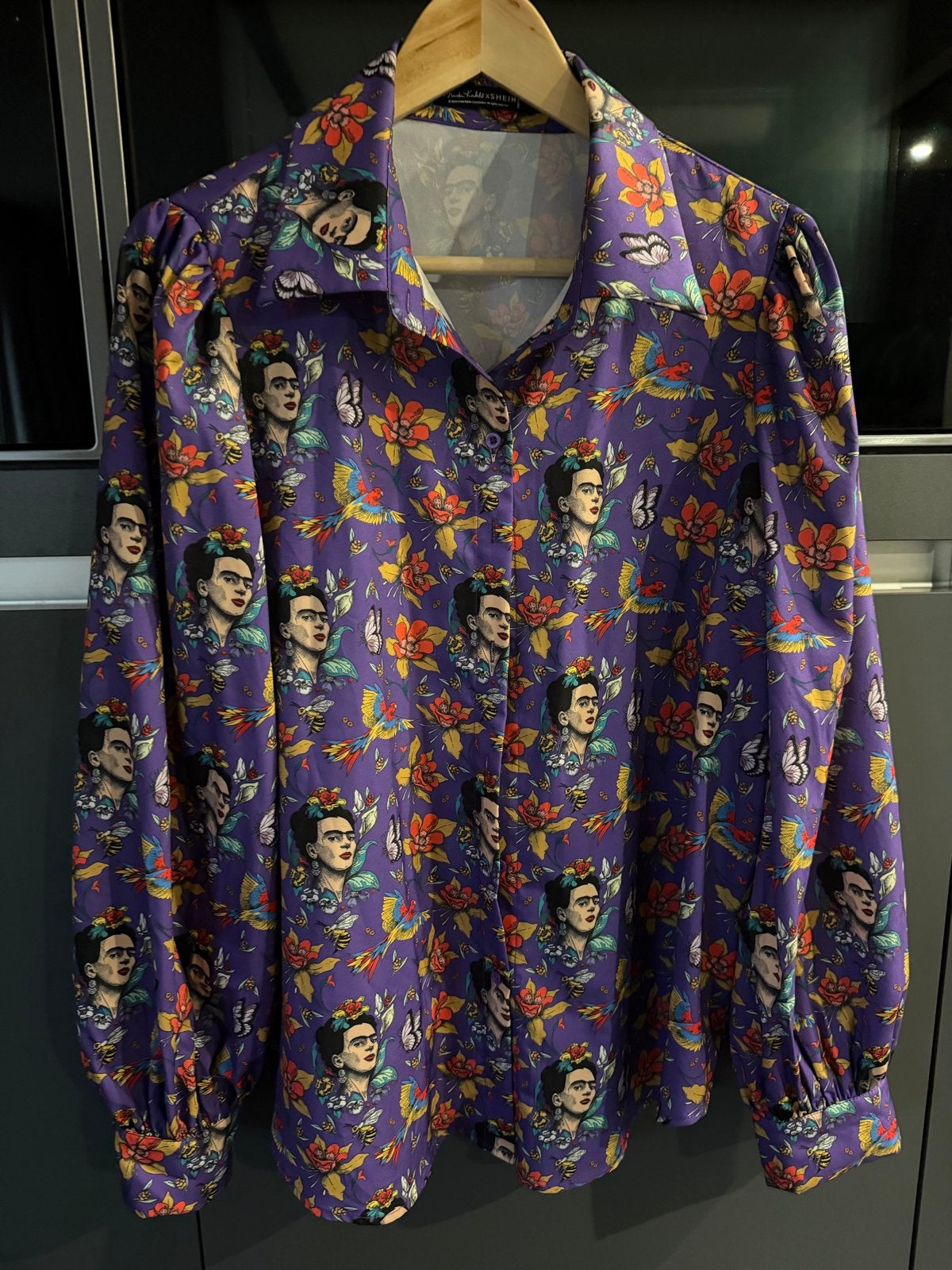 Nieuwe blouse met Frida Kahlo print - Maat L (valt als XL), Ophalen of Verzenden, Nieuw, Maat 46/48 (XL) of groter, Paars
