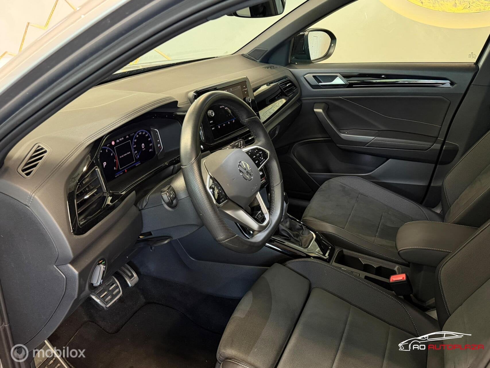 Volkswagen T-Roc 1.5 TSI 3X R-Line Panorama/Keyless/Black St, Auto's, Volkswagen, 1258 kg, 1498 cc, 4 cilinders, 150 pk