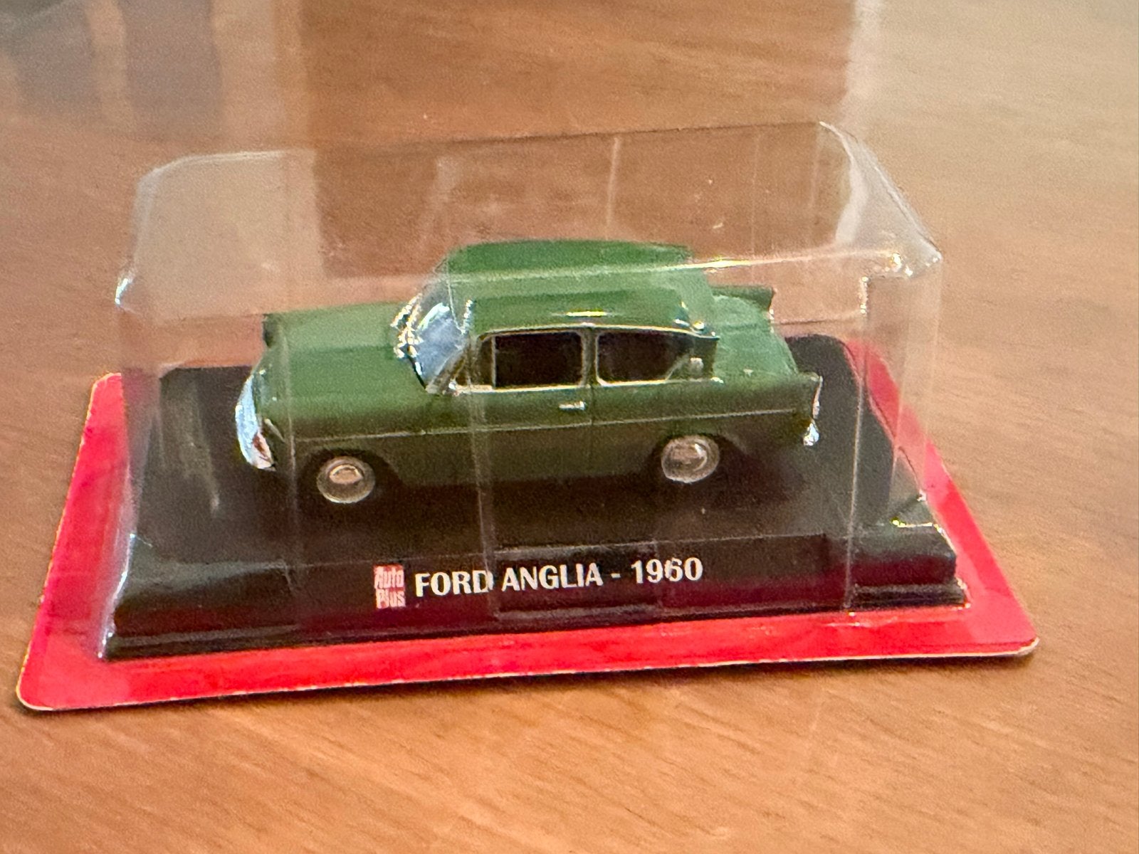 Ford Anglia 1960 modelauto - Auto Plus La Collection, Ophalen of Verzenden, Zo goed als nieuw, Auto, Overige merken