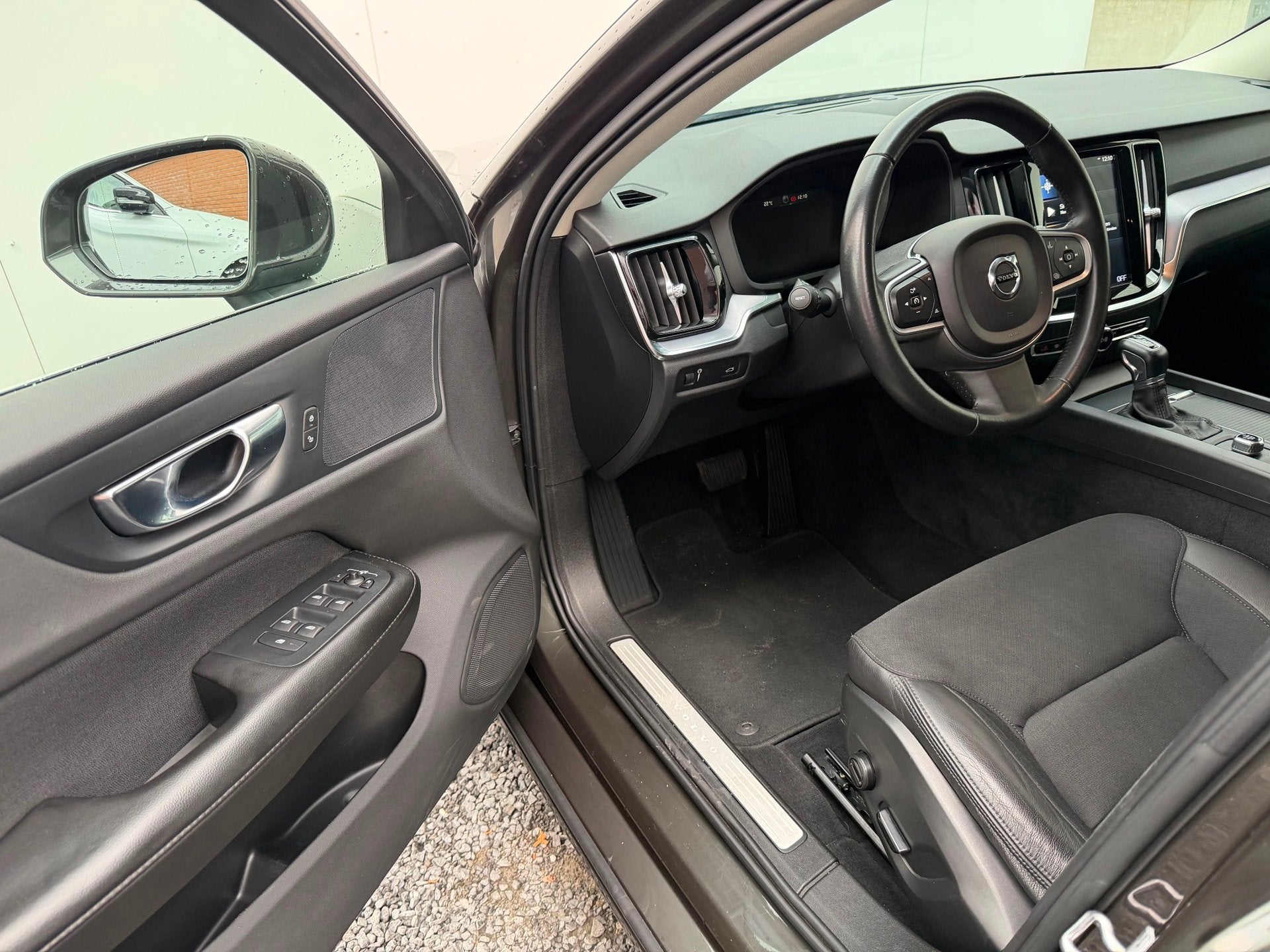 Volvo V60 2.0 D4 Momentum | 2019 | Automaat | 1e eigenaar |, Gebruikt, Leder en Stof, Origineel Nederlands, Diesel