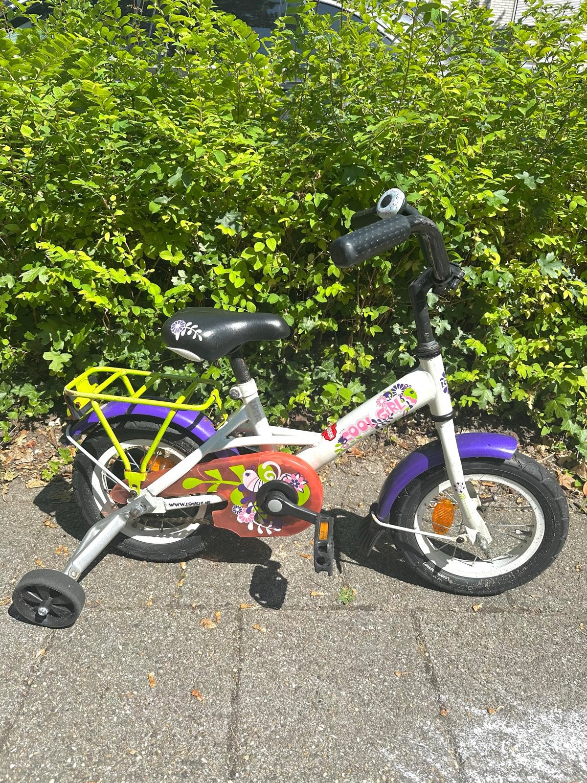 Loekie Kinderfiets 12 inch met zijwieltjes, Ophalen, Terugtraprem, Zijwieltjes, Gebruikt