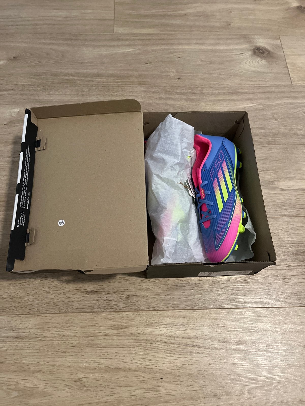 Adidas F50 Club FG/MG Voetbalschoenen - Nieuw in doos, Ophalen of Verzenden, Nieuw, Schoenen