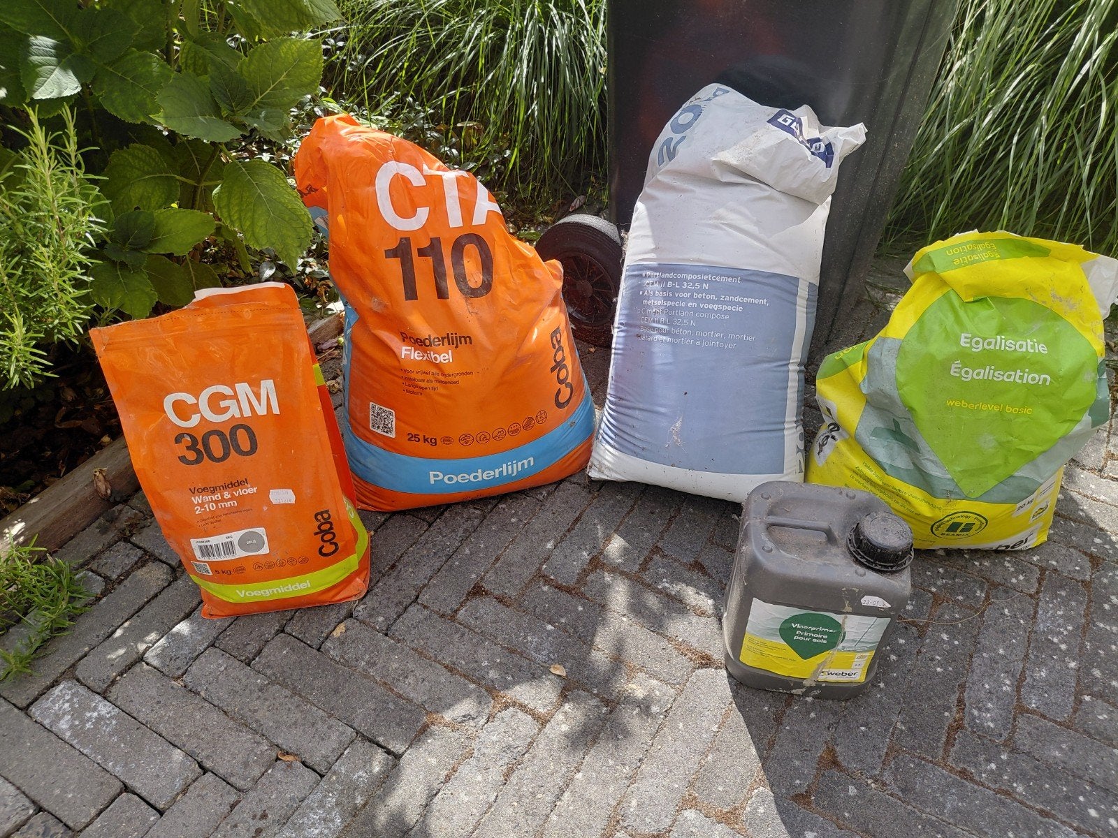 Diverse bouwmaterialen: lijm, voegmiddel, egalisatie, Ophalen of Verzenden