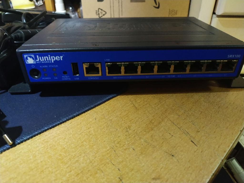 Juniper SRX100, Computers en Software, Netwerk switches, Ophalen of Verzenden, Gebruikt