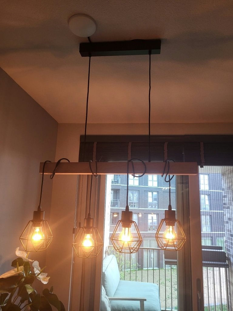 Industriële hanglamp met 4 kooilampen en houten balk, Ophalen of Verzenden, Gebruikt, Hout
