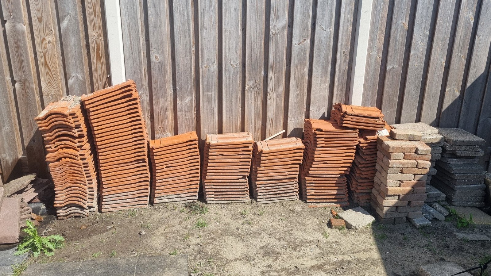 Gratis dakpannen!! +/- 150 stuks, Ophalen, Rond, Minder dan 30 cm