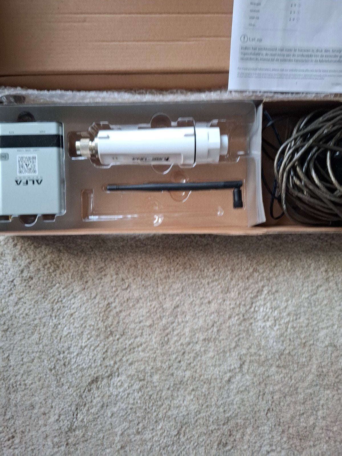 Alfa WiFi Camp Pro 2v2 - WiFi Hotspot Extender, Ophalen of Verzenden, Zo goed als nieuw, Router, Alfa