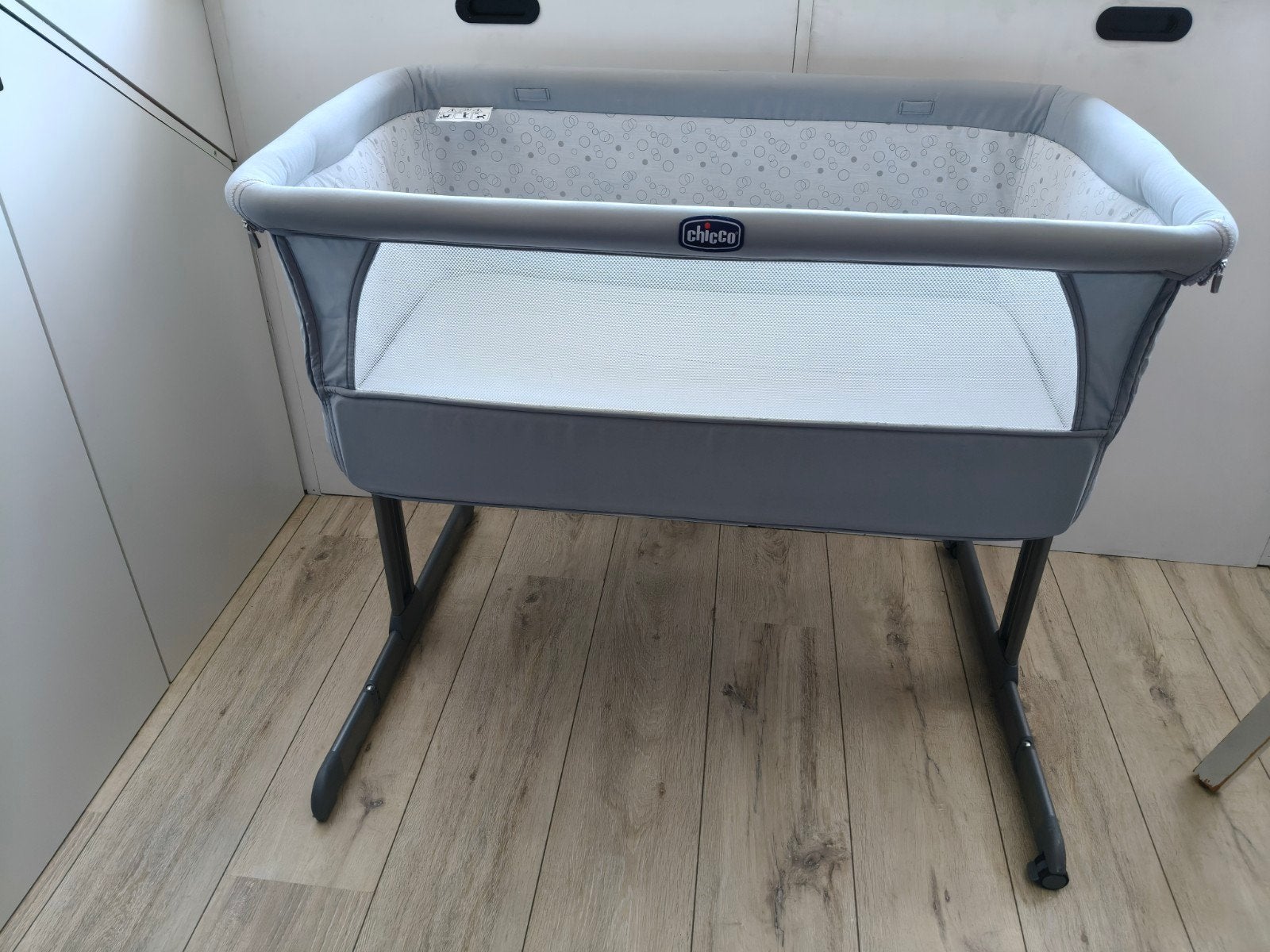 Chicco Next2me co sleeper wieg met matras en draagtas, Ophalen of Verzenden, Zo goed als nieuw, Wieg