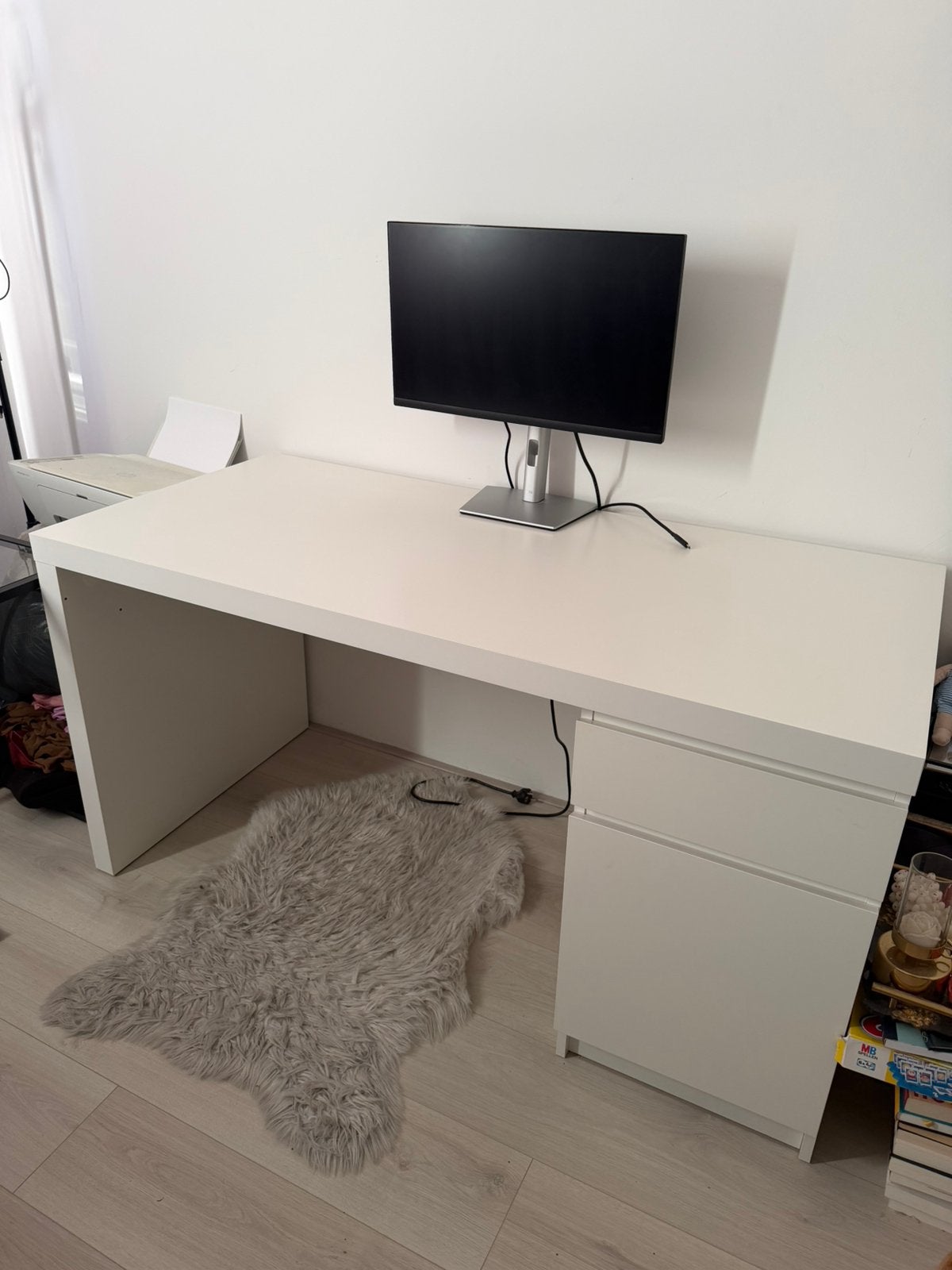 Malm bureau wit z.g.a.n., Huis en Inrichting, Bureaus, Ophalen, Zo goed als nieuw