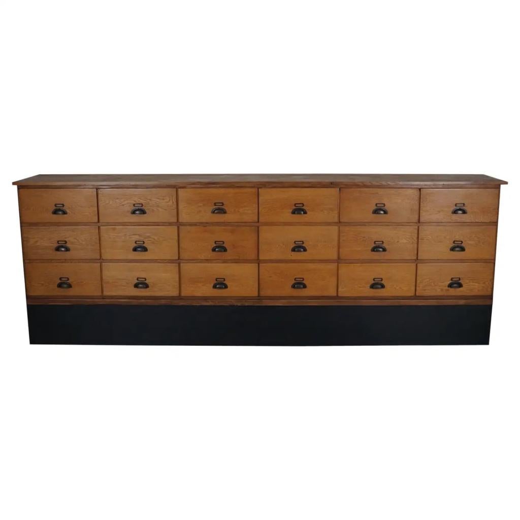 Grote vintage Nederlandse eiken winkelkast / dressoir, jaren, Gebruikt, 5 laden of meer, 100 tot 150 cm, 50 tot 100 cm