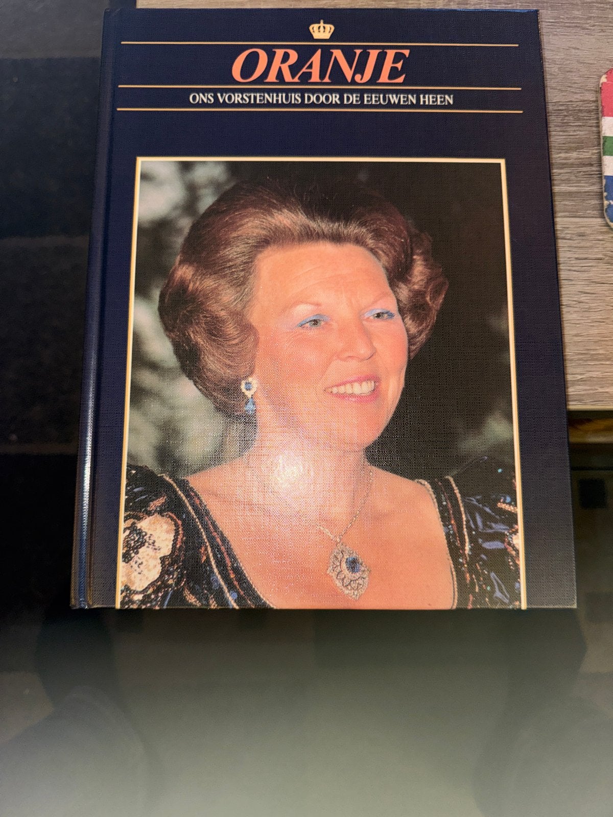Boek: Oranje - Beatrix, vorstin van vandaag, Verzamelen, Ophalen of Verzenden, Zo goed als nieuw, Nederland, Tijdschrift of Boek