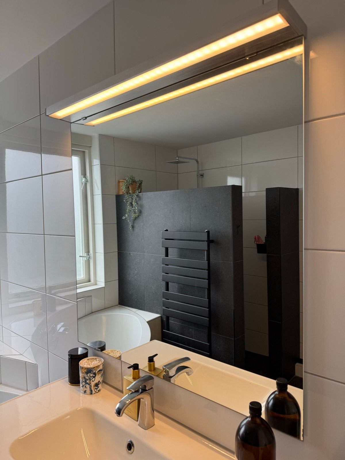 Grote badkamerspiegel met verlichting RVS 100x95 cm, Huis en Inrichting, Ophalen, Zo goed als nieuw, 75 tot 100 cm, Minder dan 100 cm