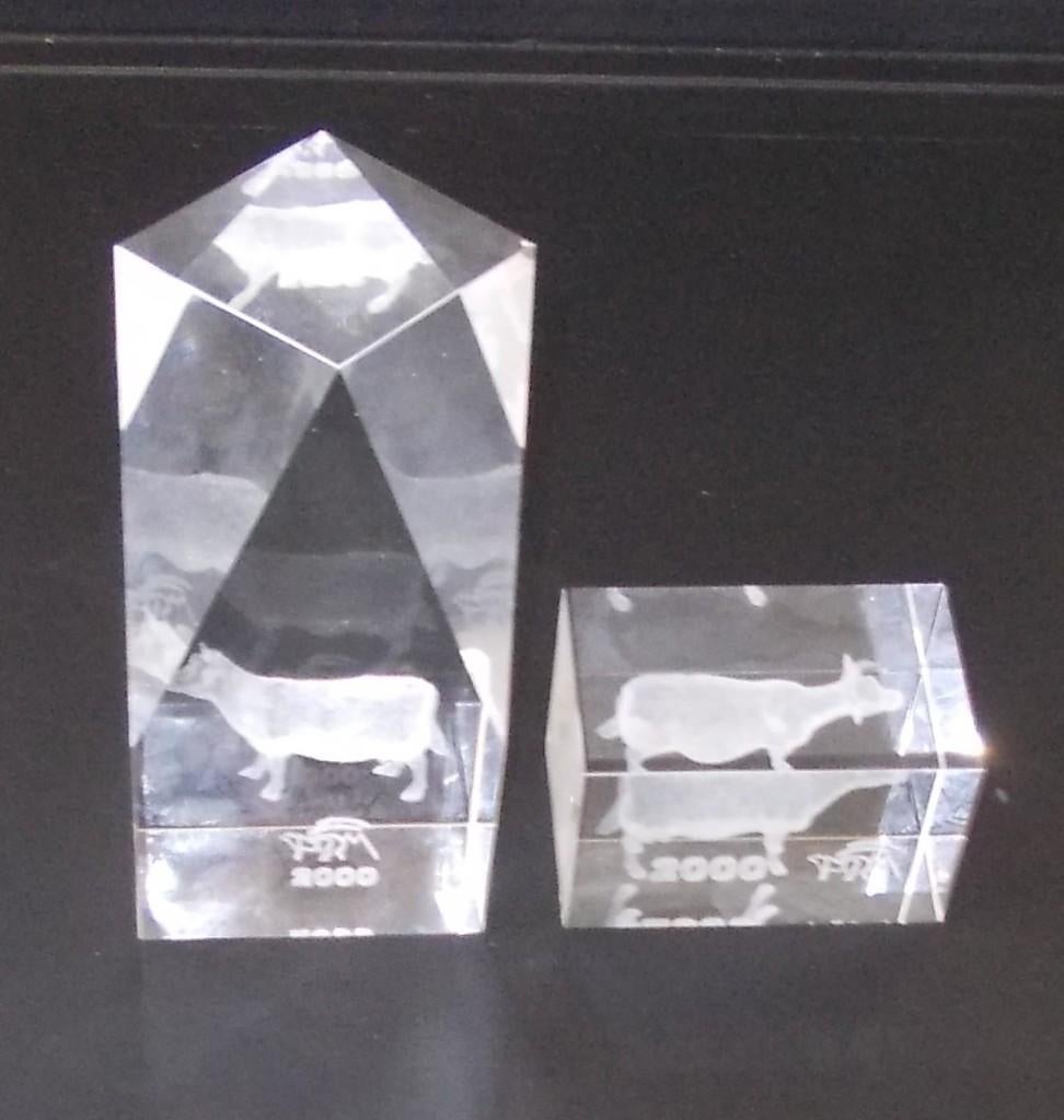 2 massief glazen koetjes beelden, Ophalen of Verzenden, Zo goed als nieuw, Dier