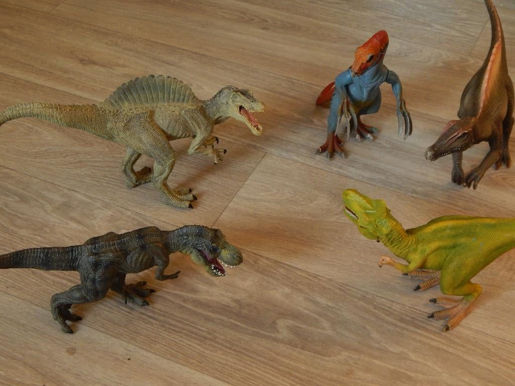 4 Schleich dinos en 1 Papo dino, Ophalen of Verzenden, Gebruikt, Overige soorten, Beeldje of Figuurtje