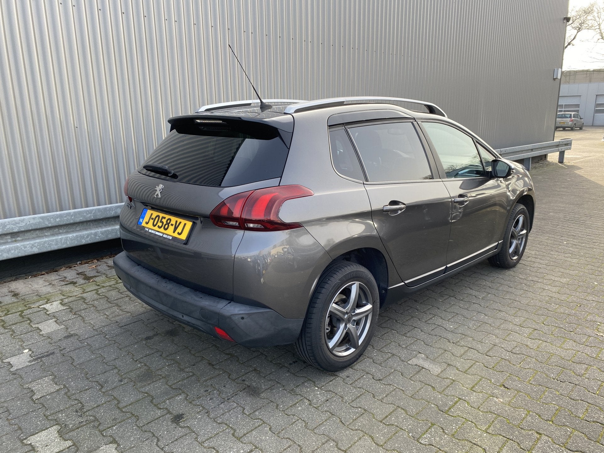 Peugeot 2008 1.2 PureTech Blue Lion Clima, CC, Carplay, Navi, Voorwielaandrijving, 83 pk, Stof, Gebruikt