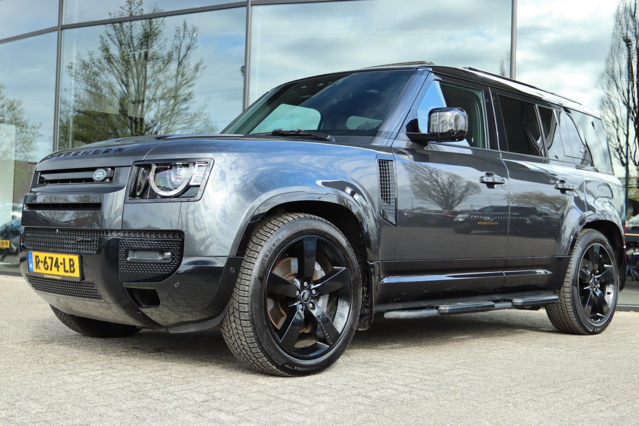 LAND ROVER DEFENDER 110 2.0 P400E 110 X-DYNAMIC HSE BLACK PA, Auto's, Land Rover, Automaat, 404 pk, Gebruikt, 3000 kg