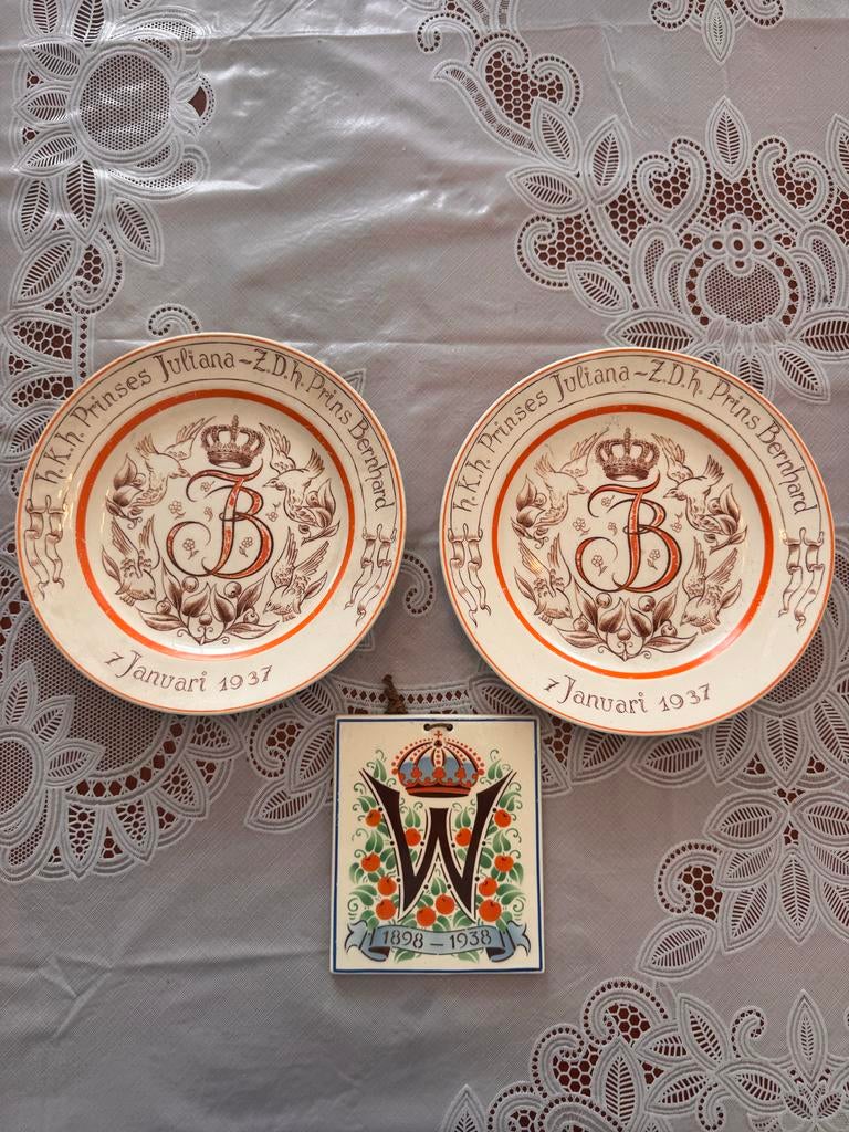 Petrus Regout Koninklijke Herdenkingsset Juliana & Wilhelmin, Ophalen of Verzenden, Gebruikt, Nederland, Servies