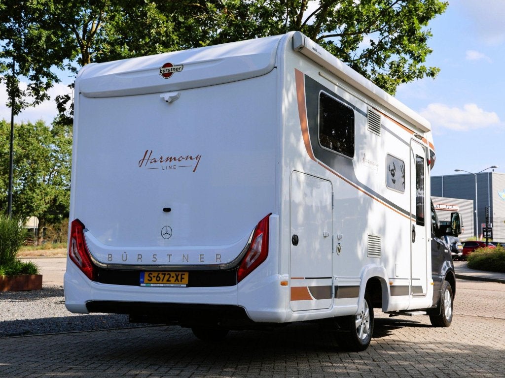 Bürstner Lyseo M Harmony Line, Caravans en Kamperen, Standaard zit, Luifel, 6 tot 7 meter, Bedrijf