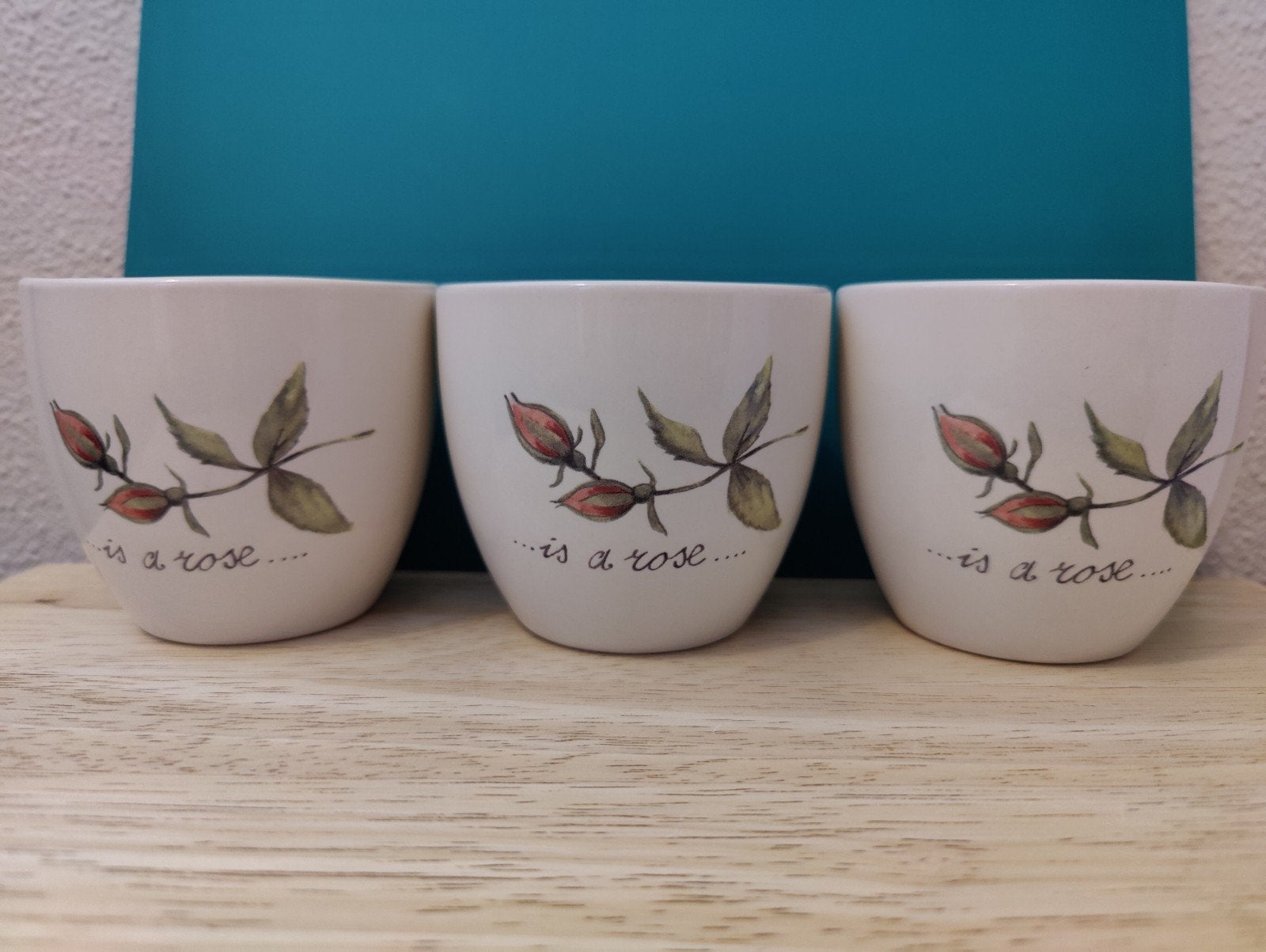 Drie mooie mokken van Jet ter Steeg, serie 'A rose is a rose, Verzenden, Mok, Zo goed als nieuw, Overige stijlen