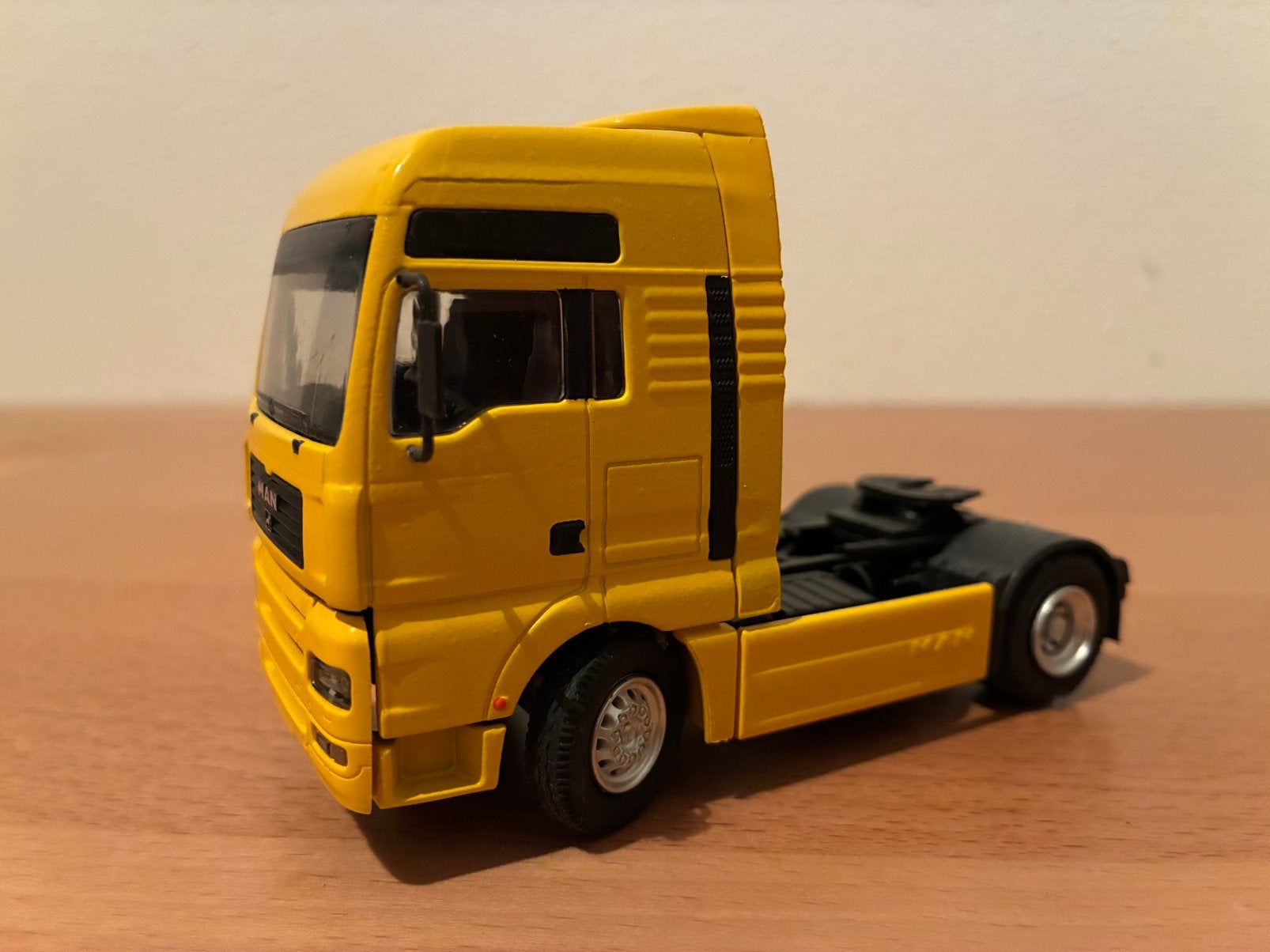 Conrad MAN TGA 4x2 trekker, Hobby en Vrije tijd, Modelauto's | 1:50, Ophalen of Verzenden, Zo goed als nieuw, Bus of Vrachtwagen