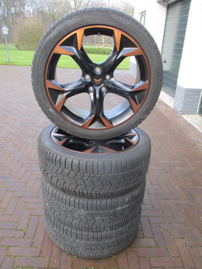 Originele Cupra Formentor 19 inch winterbanden IZGST, 19 inch, Banden en Velgen, Personenwagen, Gebruikt
