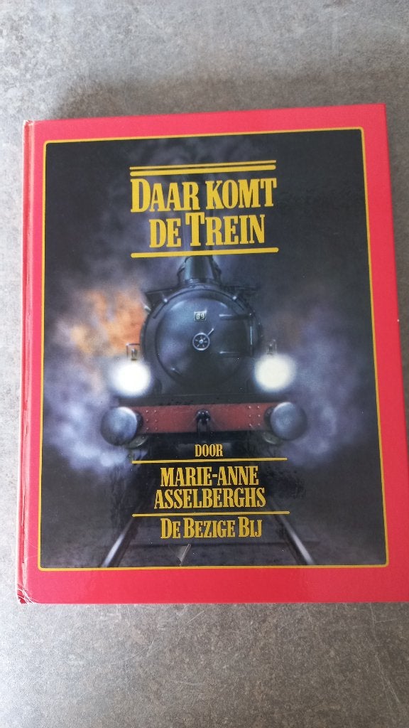 Daar komt de trein., Ophalen of Verzenden, Zo goed als nieuw, Trein, Boek of Tijdschrift