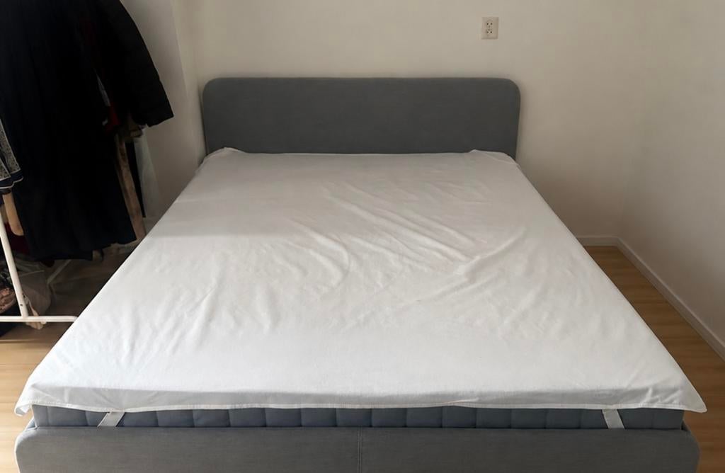 IKEA Double Bed and Mattress, Huis en Inrichting, Slaapkamer | Boxsprings, Ophalen, Zo goed als nieuw, Tweepersoons, 140 cm
