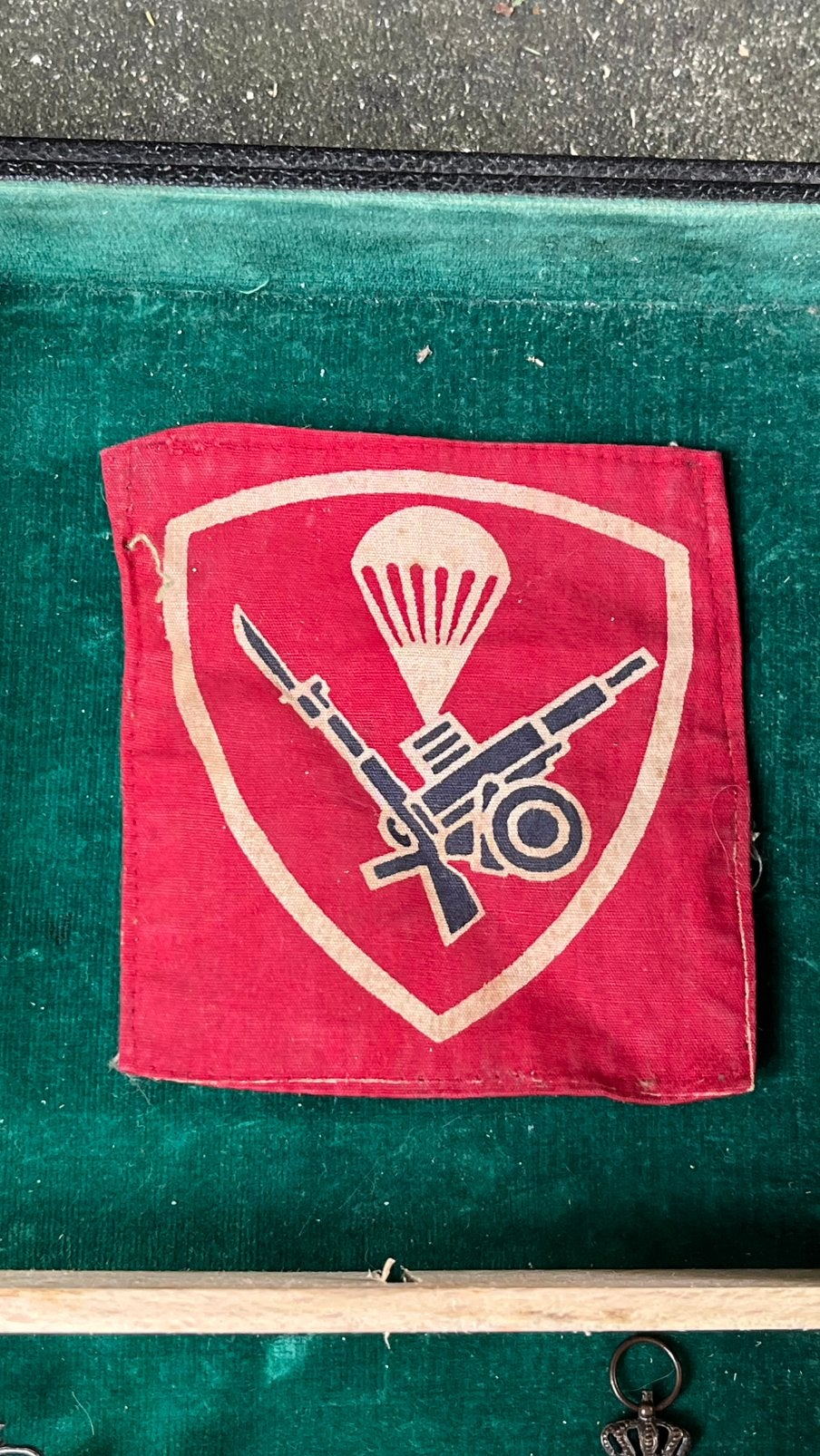 Nieuw Guinea conflict 1962 Para commando embleem Indonesie, Ophalen of Verzenden, Landmacht, Nederland, Embleem of Badge