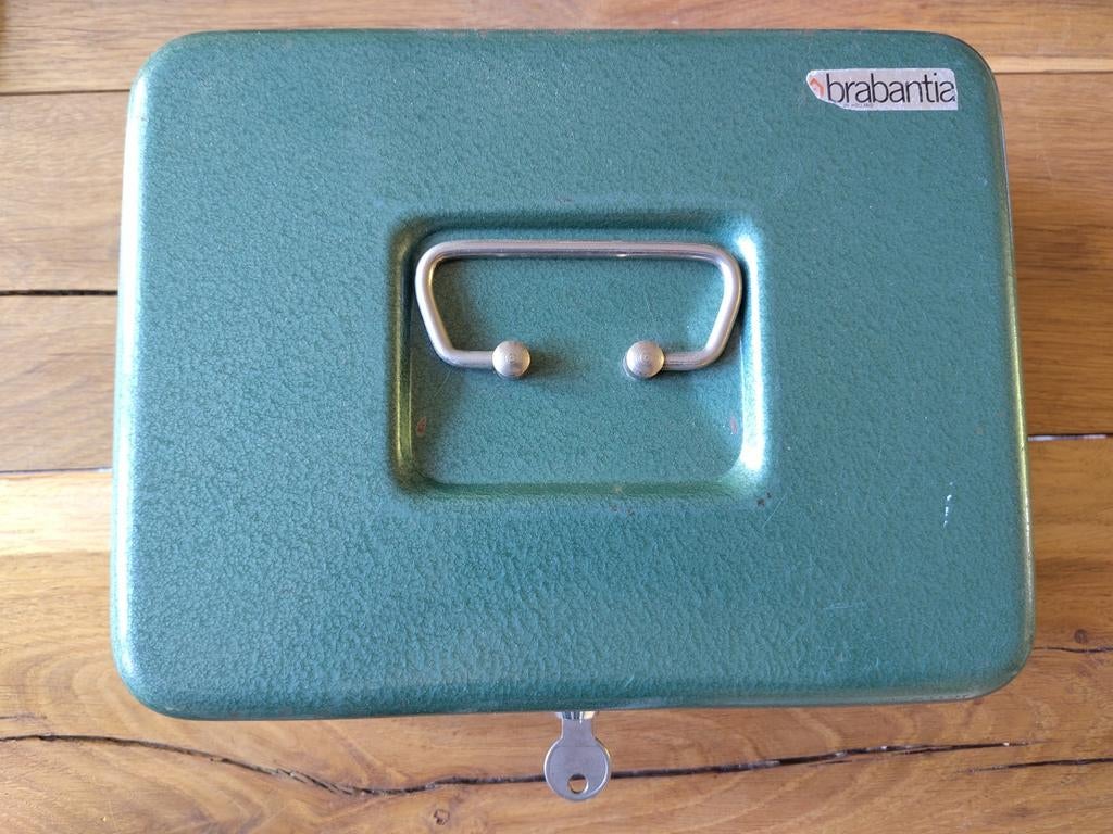 Brabantia geldkistje, Verzamelen, Spaarpotten, Ophalen of Verzenden, Gebruikt, Metaal of Blik, Overige thema's