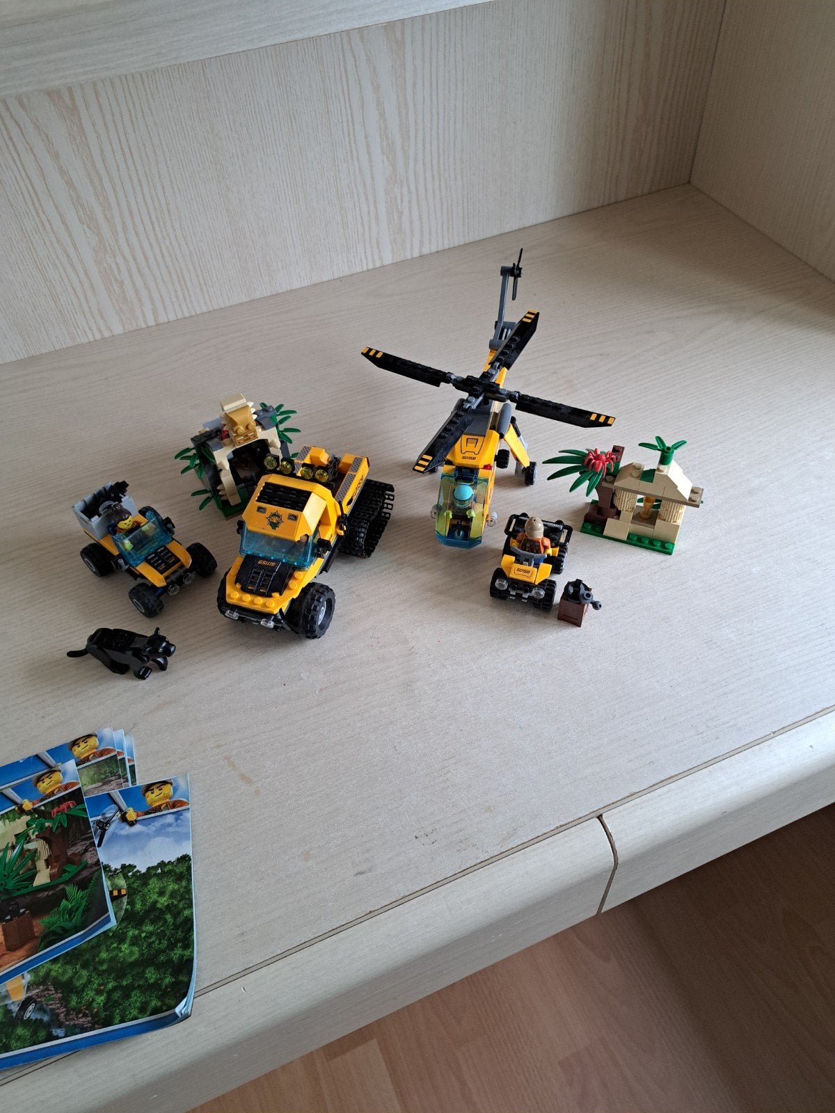 Lego 60158 en 60159 jungle cargo helicopter en halftrack, Ophalen of Verzenden, Gebruikt