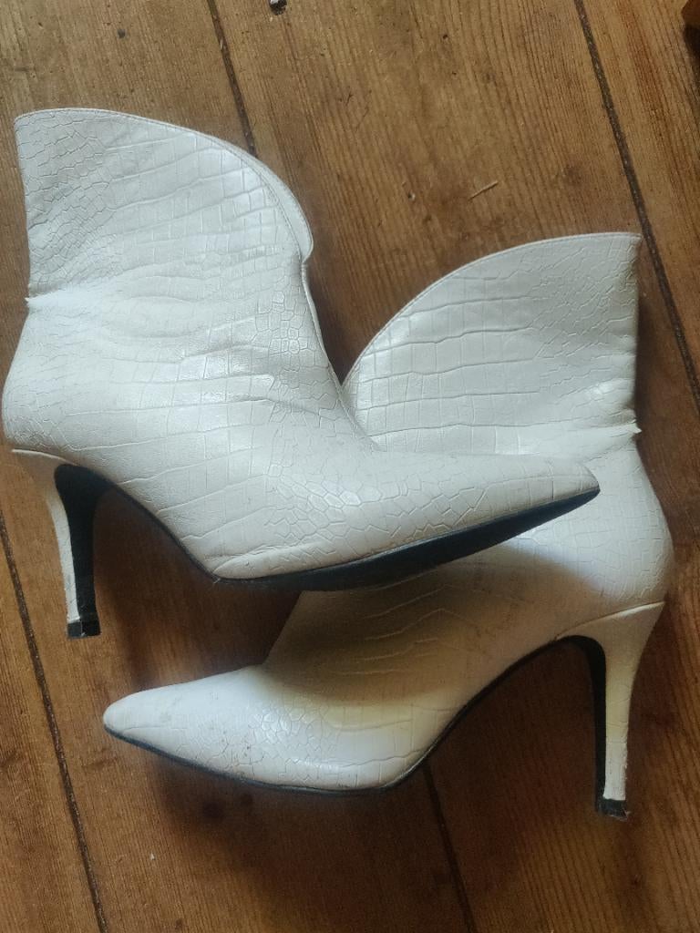 Witte coole booties, 37, enkellaarsjes, spitse neus, H&M, Wit, Lage of Enkellaarzen, Ophalen of Verzenden