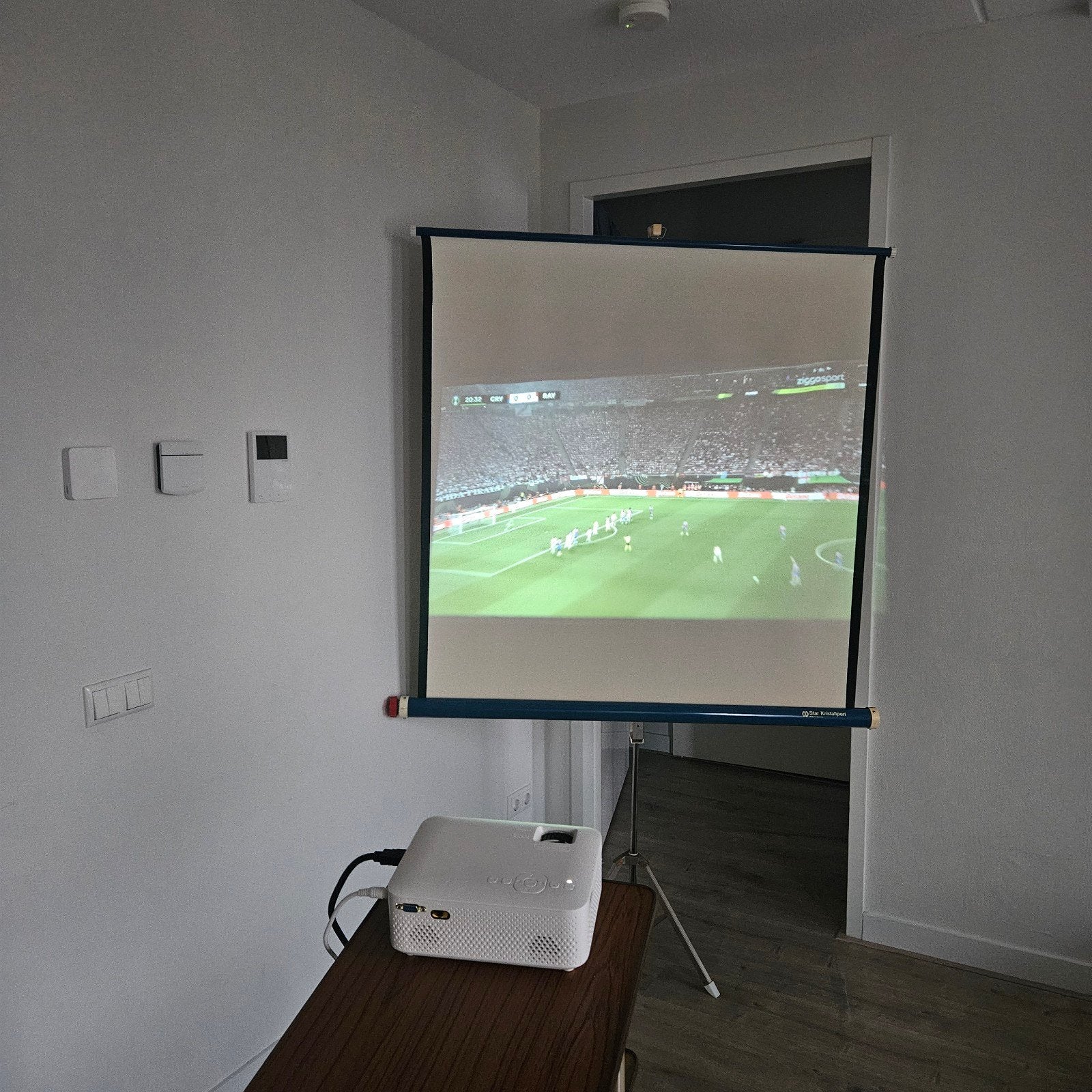 Philips Beamer inclusief projectiescherm, Audio, Tv en Foto, Beamers, Ophalen, Zo goed als nieuw, Philips