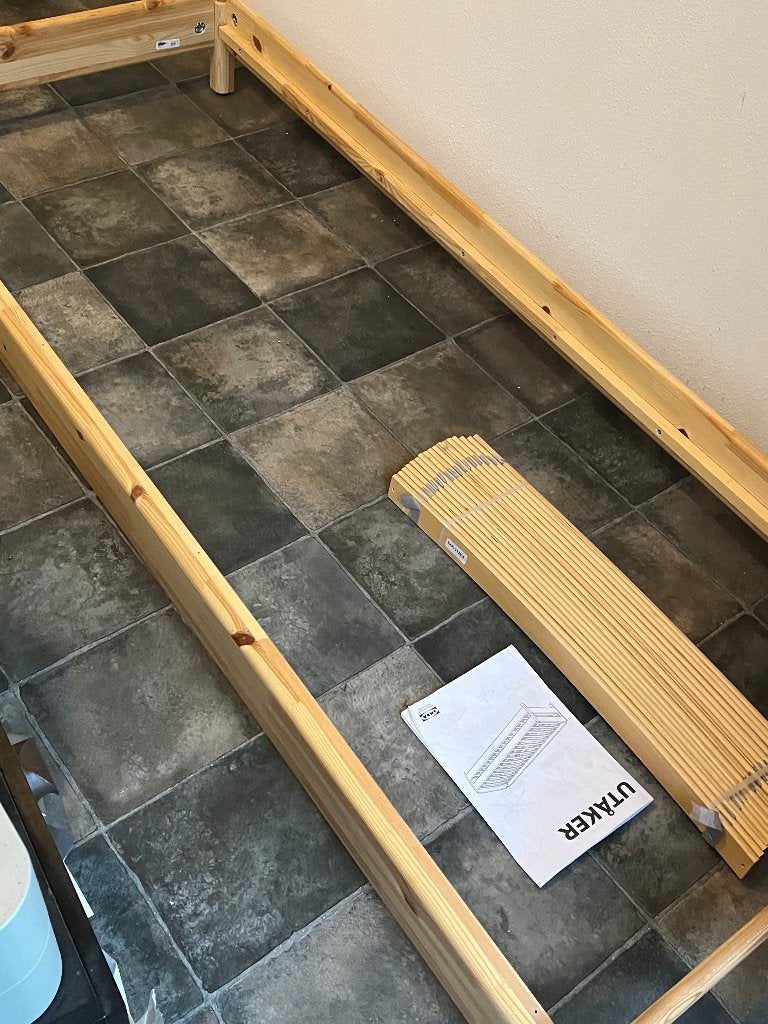 Eenpersoonsbed IKEA Utaker, Ophalen, Beige, 80 cm, 200 cm