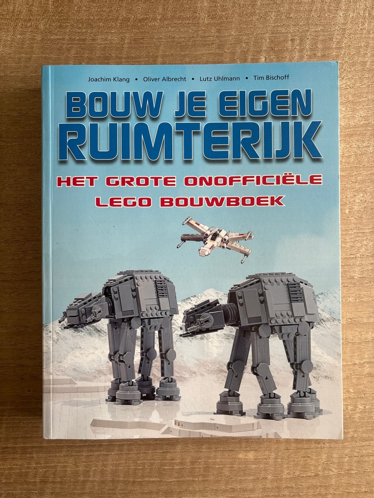 Bouw Je Eigen Ruimterijk - Het Grote Onofficiële LEGO Bouwbo, Ophalen of Verzenden, Zo goed als nieuw, Overige merken