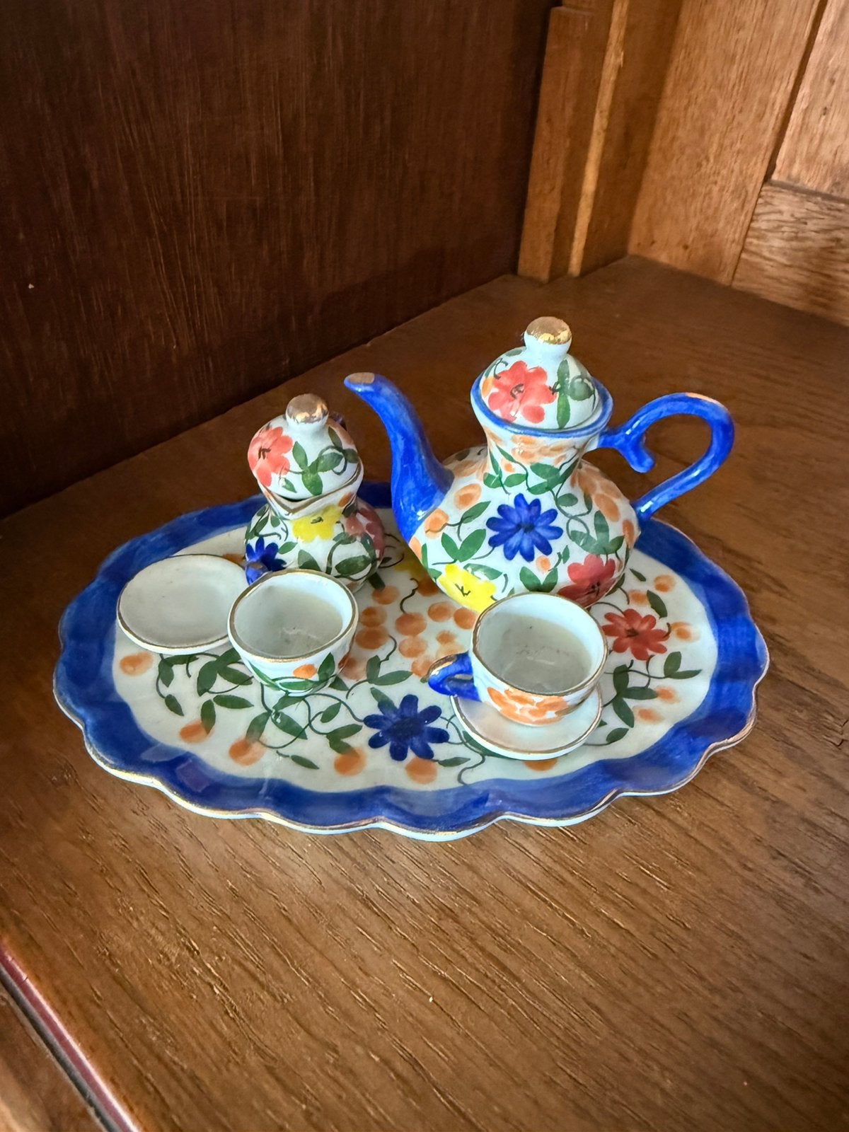 Mini handbeschilderd keramiek koffie-theeservies dienblad, Ophalen of Verzenden, Zo goed als nieuw, Poppenhuis