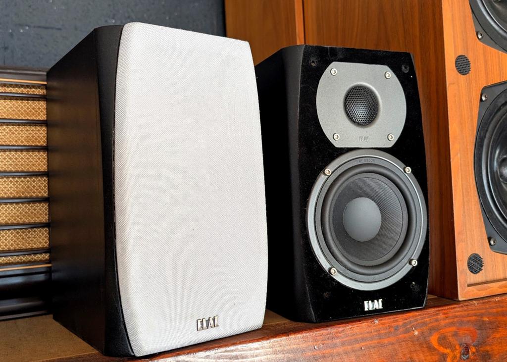 ELAC BS 52 • SET BOEKENPLANK SPEAKERS MET GARANTIE, Overige merken, Elac BS-52, 2 weg boekenplank luidsprekerset, Rick's Audio 
De Kempen 18 
6021PZ Budel 
+31 (0)495 785698
info@ricks-audio.com