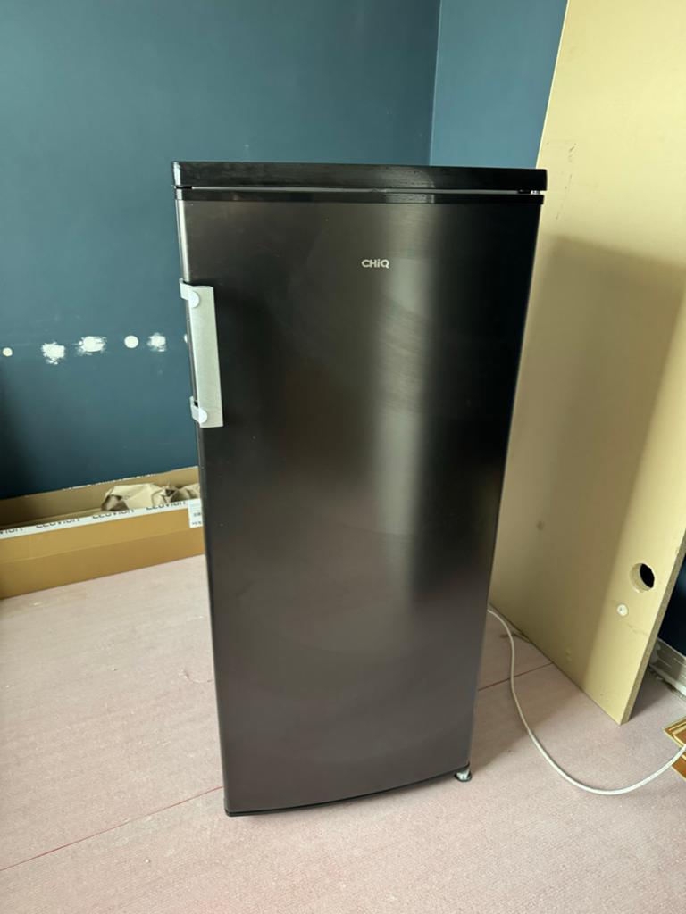 CHiQ Diepvrieskast - Zwart, Zo goed als nieuw, Witgoed en Apparatuur, Koelkasten en IJskasten, Ophalen, 200 liter of meer, Met aparte vriezer