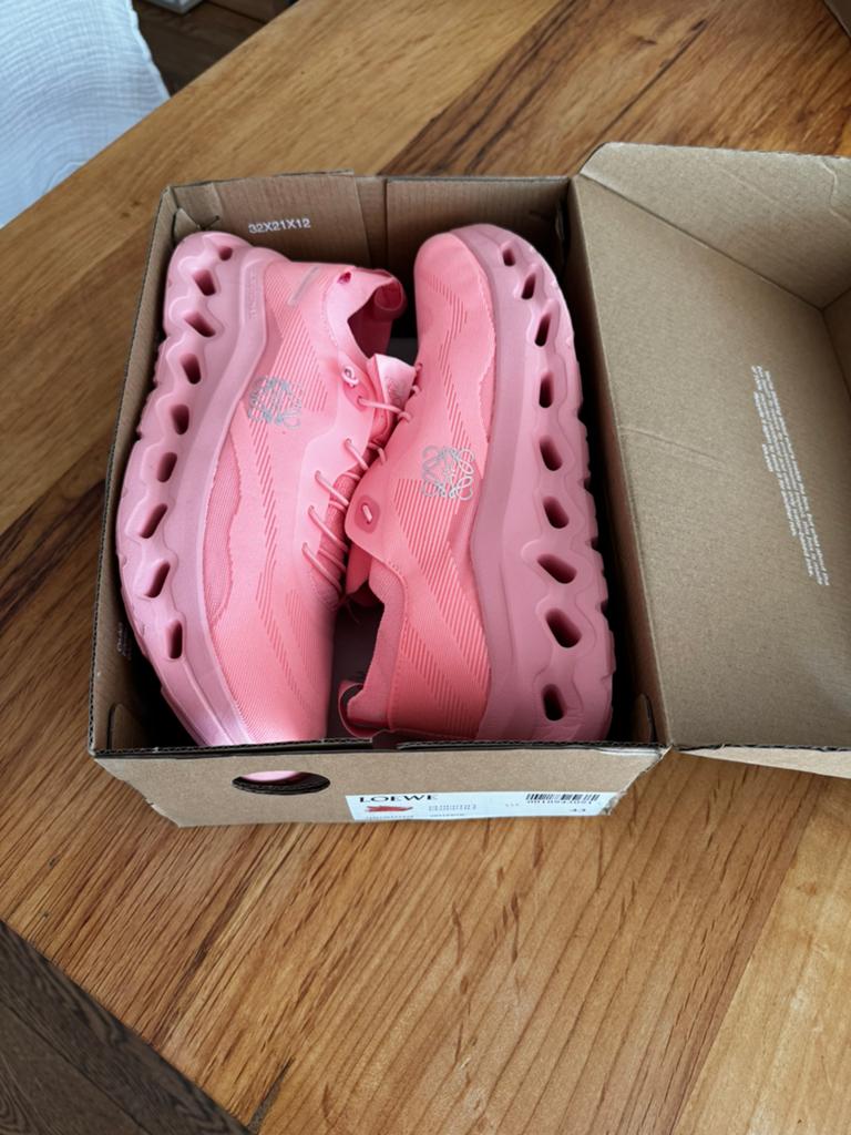 Loewe Cloudtilt pink maat 43, Overige kleuren, Nieuw, Ophalen of Verzenden, Sneakers of Gympen