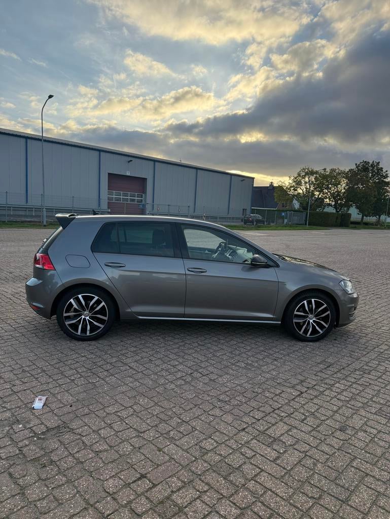 Volkswagen Golf 2.0 TDI 110KW 5D DSG 2016, Stof, Zwart, 4 cilinders, 154 €/maand