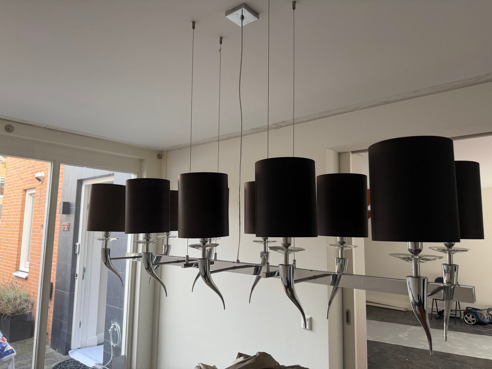 Foto 4 van Moderne hanglamp met 8 zwarte kappen