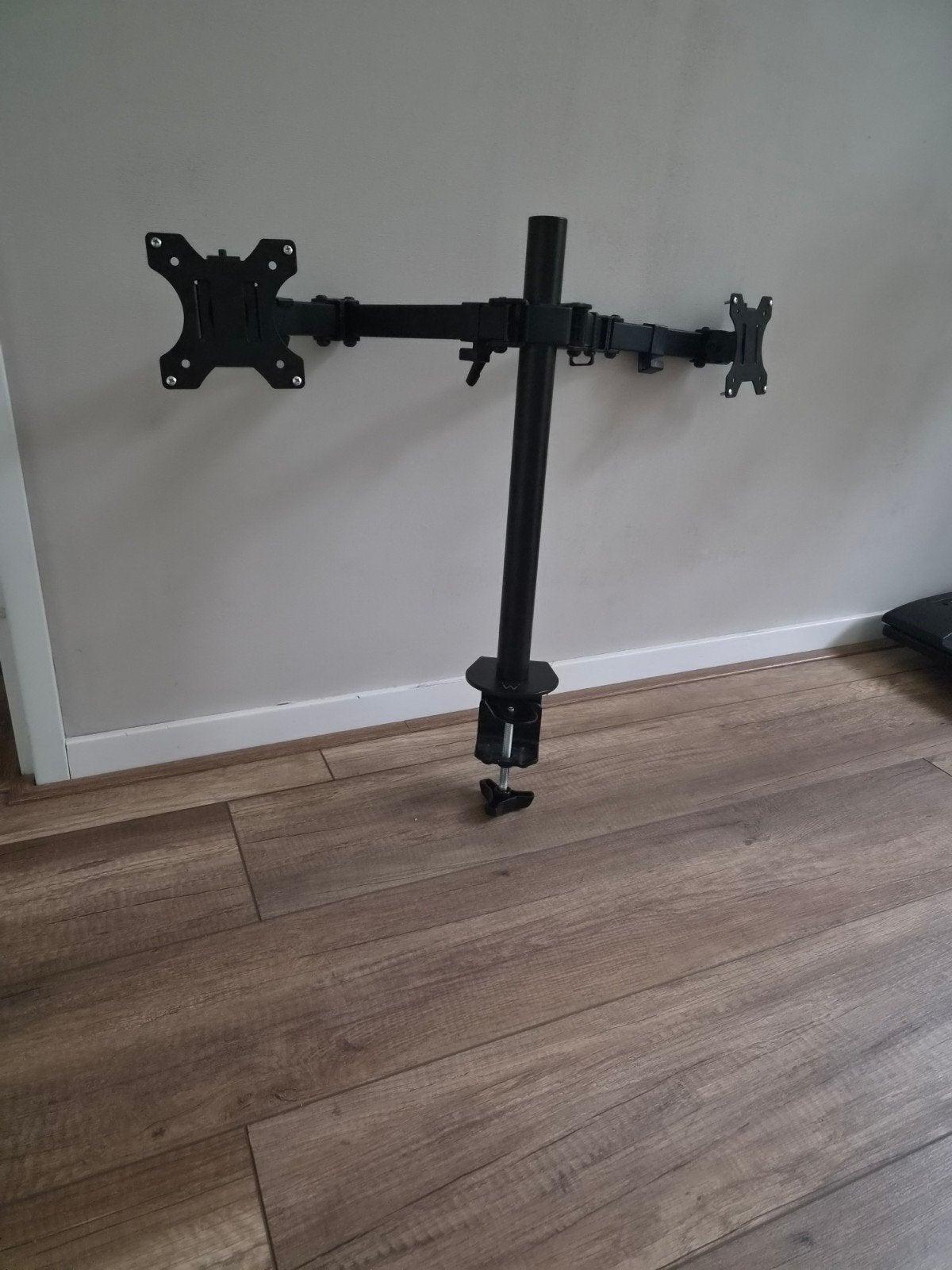 Ewent Dual Monitor Arm - Ergonomische Monitorbeugel, Computers en Software, Monitoren, Ophalen, Zo goed als nieuw