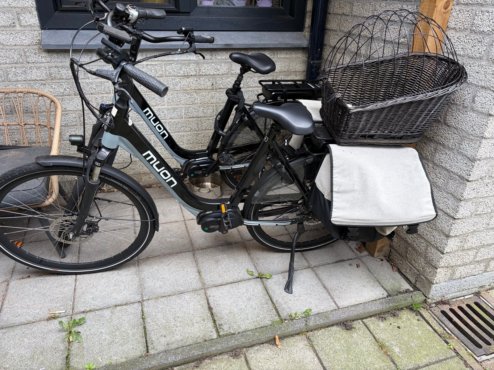 Elektrische fiets Muon met mand en fietstassen, Overige merken, Ophalen of Verzenden, Zo goed als nieuw, 50 km per accu of meer