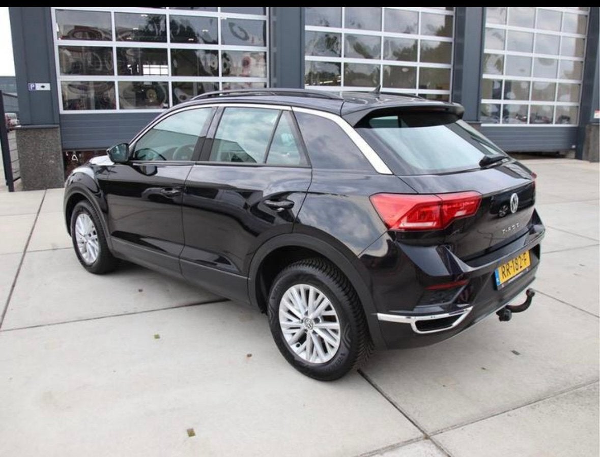 Volkswagen T-Roc - Apple CarPlay, Trekhaak,Dealeronderhouden, Voorwielaandrijving, Stof, Zwart, Origineel Nederlands