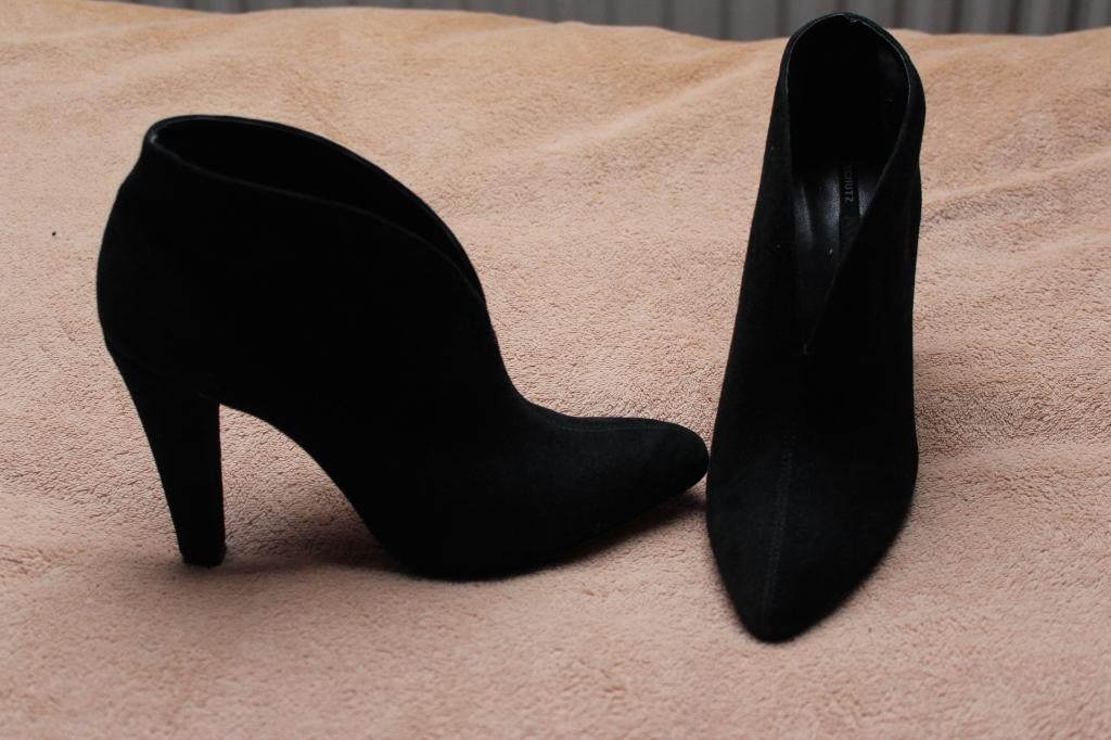 mooie suede booties van SCHUTZ maat 37, Pumps, Zwart, Ophalen of Verzenden, Zo goed als nieuw