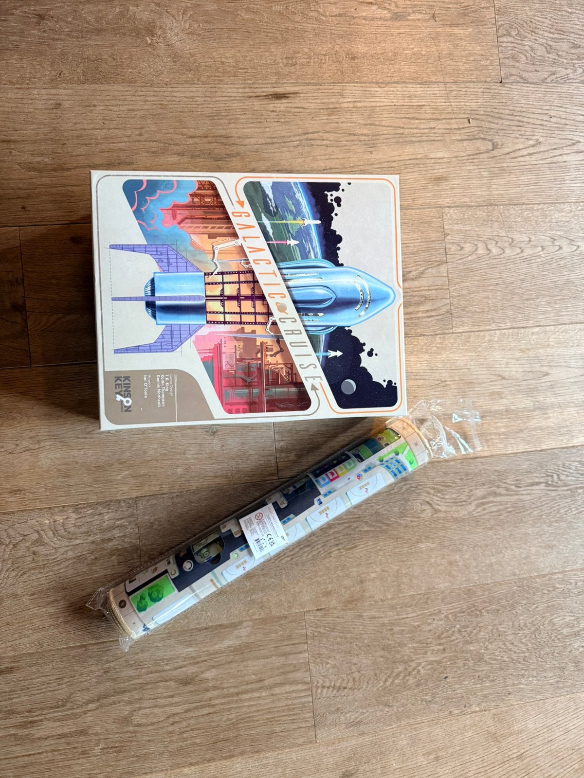 Galactic Cruise CEO pledge met neoprene mat en deluxe bits, Hobby en Vrije tijd, Gezelschapsspellen | Bordspellen, Ophalen of Verzenden