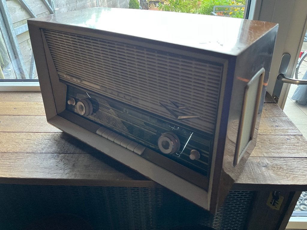 Oude radio Erres van der Heem, Ophalen
