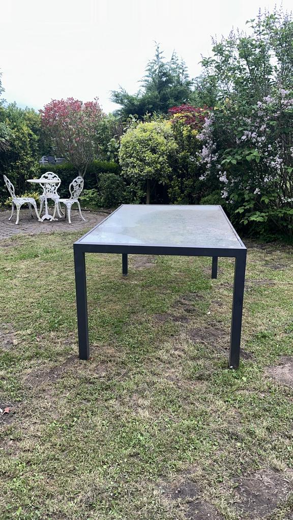 Gratis af te halen: Tuin tafel met glazen blad, Tuin en Terras, Ophalen of Verzenden, Zo goed als nieuw, Rechthoekig, Metaal