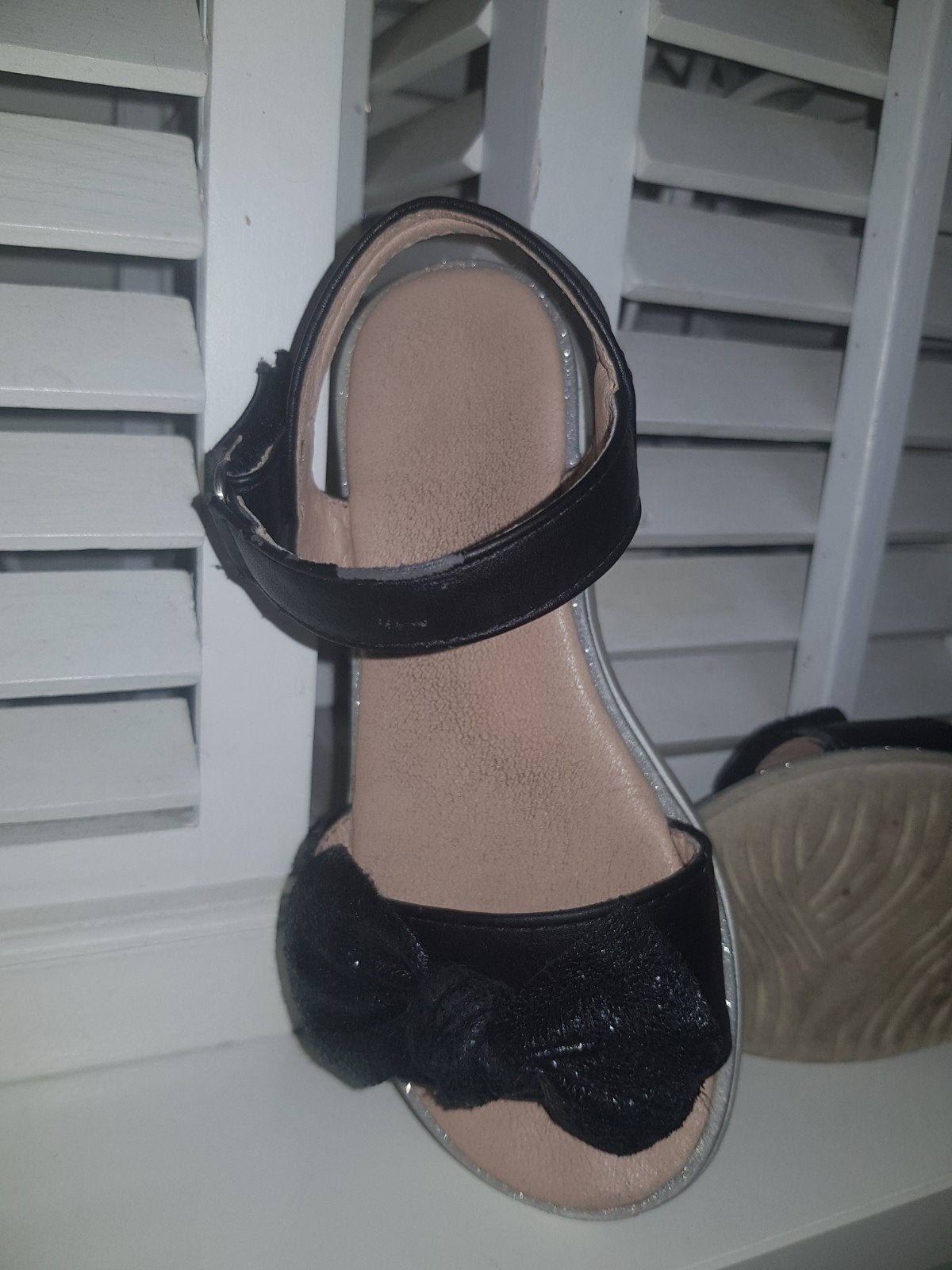 Zwarte Zara sandalen slippers maat 25 met strik 🍃, Kinderen en Baby's, Kinderkleding | Schoenen en Sokken, Meisje, Overige typen